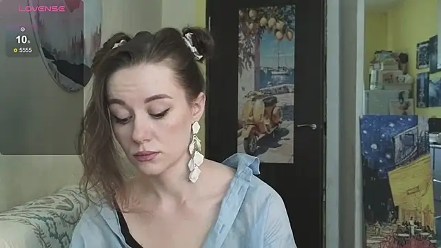 Snapshot of SkyHelen chatting on April 15, 6:53 am SkyHelen online show from April 15, 6:53 am
