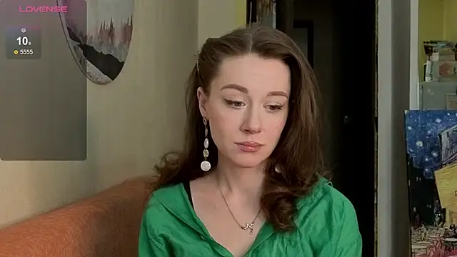 Snapshot of SkyHelen chatting on April 29, 9:46 am SkyHelen online show from April 29, 9:46 am
