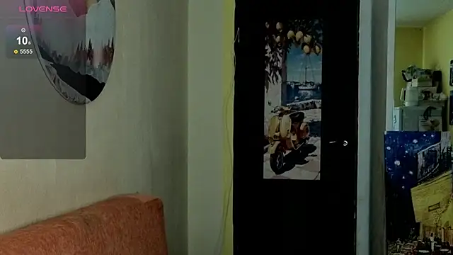 Snapshot of SkyHelen chatting on May 14, 6:42 am SkyHelen online show from May 14, 6:42 am