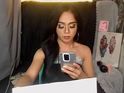 Snapshot of SerenityFoxx chatting on December 4, 8:01 am SerenityFoxx online show from December 4, 8:01 am