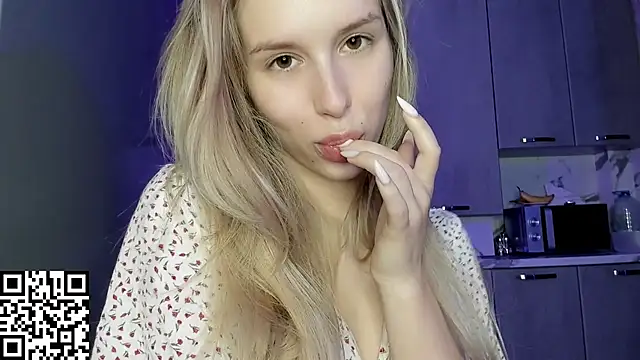 ElysiaXo online show from October 12, 11:59 pm