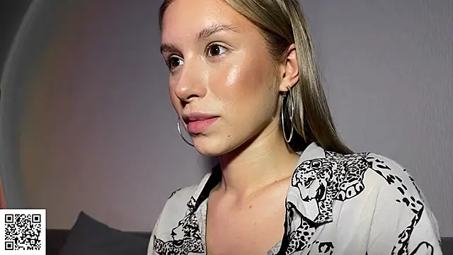 ElysiaXo online show from October 22, 9:36 pm