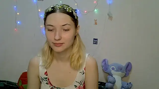 Snapshot of _kikiclark__ chatting on September 9, 6:29 pm  kikiclark   online show from September 9, 6:29 pm