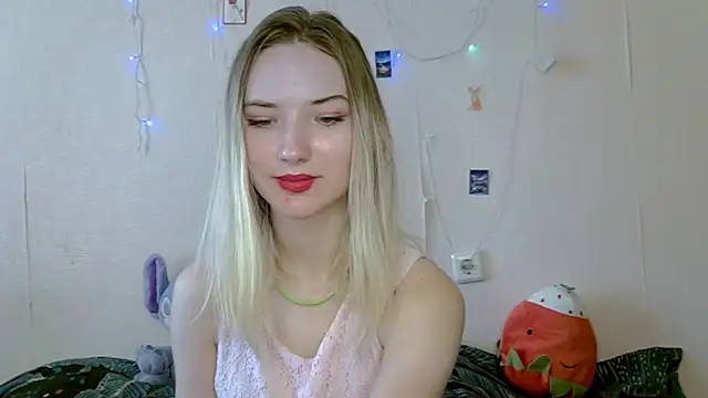 Snapshot of _kikiclark__ chatting on September 17, 8:16 am  kikiclark   online show from September 17, 8:16 am