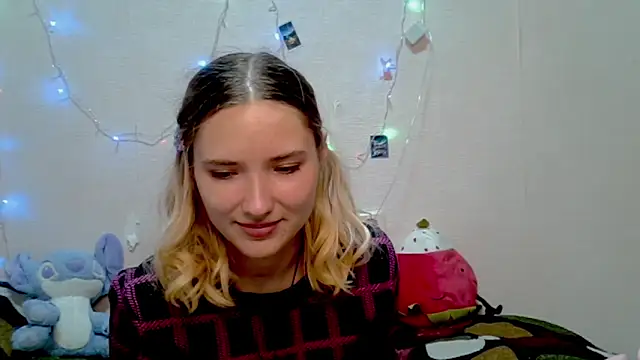 Snapshot of _kikiclark__ chatting on October 3, 8:50 pm  kikiclark   online show from October 3, 8:50 pm