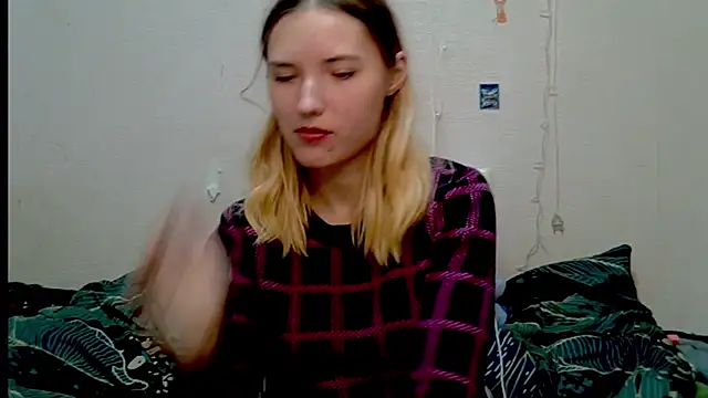 Snapshot of _kikiclark__ chatting on October 5, 9:13 pm  kikiclark   online show from October 5, 9:13 pm