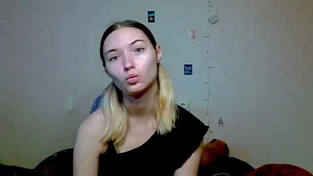 Snapshot of _kikiclark__ chatting on October 9, 12:14 pm  kikiclark   online show from October 9, 12:14 pm