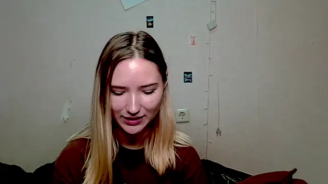 Snapshot of _kikiclark__ chatting on October 10, 8:52 pm  kikiclark   online show from October 10, 8:52 pm