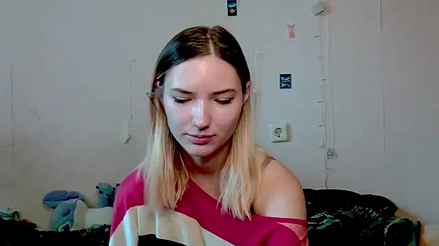 Snapshot of _kikiclark__ chatting on October 12, 8:35 am  kikiclark   online show from October 12, 8:35 am