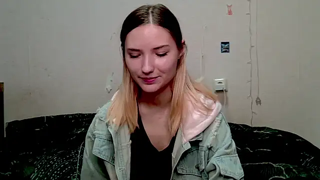 Snapshot of _kikiclark__ chatting on October 12, 8:41 pm  kikiclark   online show from October 12, 8:41 pm