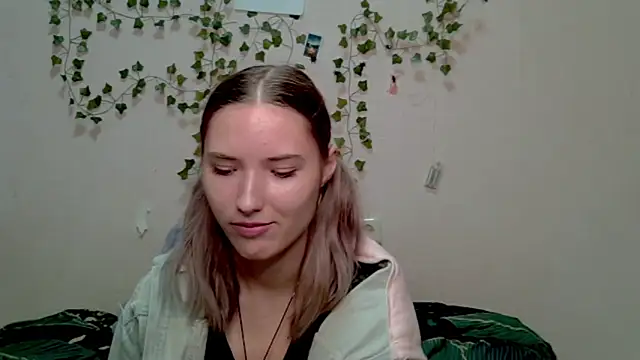 Snapshot of _kikiclark__ chatting on October 25, 8:47 pm  kikiclark   online show from October 25, 8:47 pm