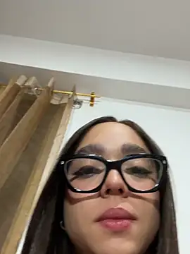 hottiee melannie online show from March 5, 4:30 am