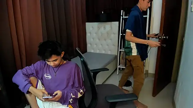 Snapshot of xxxhugecocktwinkxxx chatting on October 9, 5:44 pm xxxhugecocktwinkxxx online show from October 9, 5:44 pm