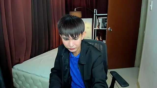 Snapshot of xxxhugecocktwinkxxx chatting on October 13, 7:47 pm xxxhugecocktwinkxxx online show from October 13, 7:47 pm