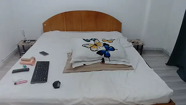 isha rosee online show from April 17, 3:59 pm