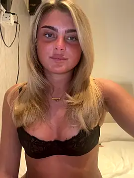 Snapshot of CassyBaby chatting on September 13, 11:04 pm CassyBaby online show from September 13, 11:04 pm