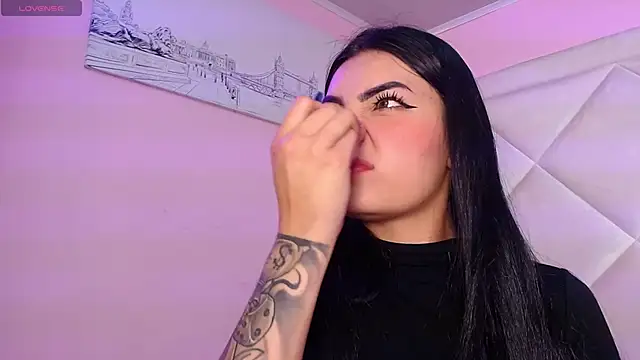 Miaa Smithh   online show from March 13, 11:39 am