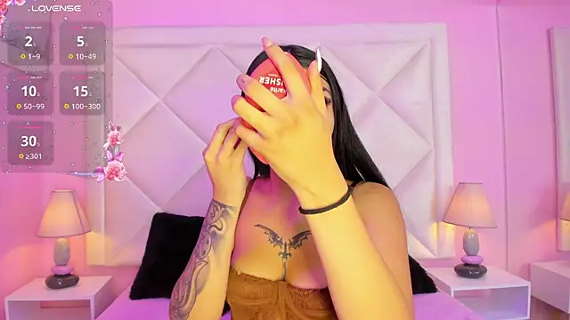 Miaa Smithh   online show from April 23, 11:20 am