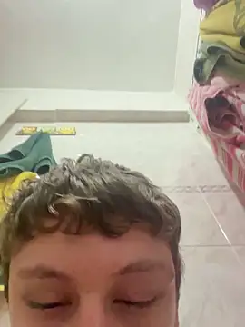 Snapshot of efeeee35 chatting on October 16, 10:16 am efeeee35 online show from October 16, 10:16 am