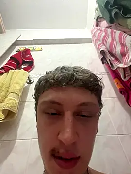 Snapshot of efeeee35 chatting on October 19, 9:59 pm efeeee35 online show from October 19, 9:59 pm