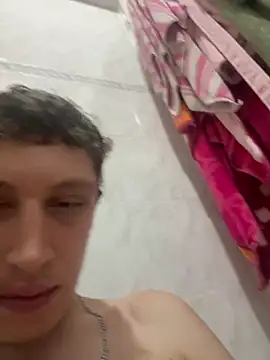 Snapshot of efeeee35 chatting on October 22, 9:14 pm efeeee35 online show from October 22, 9:14 pm