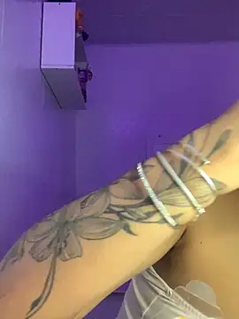 luluzinhax online show from November 6, 2:12 am