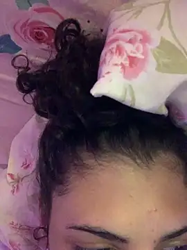 luluzinhax online show from February 11, 6:35 pm