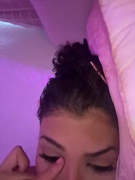 luluzinhax online show from April 22, 1:01 pm