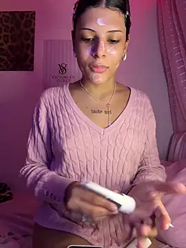 luluzinhax online show from June 10, 4:23 am