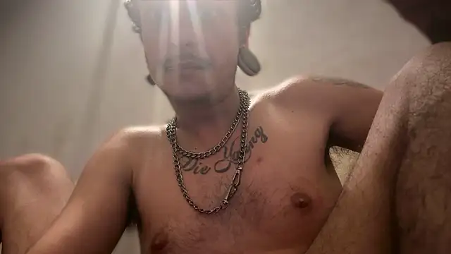 chrisalmeid  online show from April 28, 4:50 am