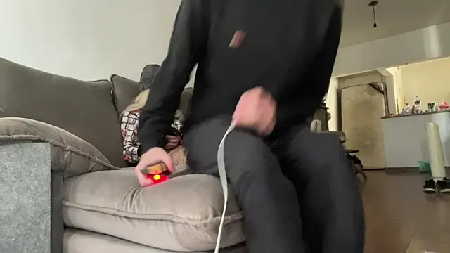 Snapshot of chrisalmeid_ chatting on June 20, 5:27 pm chrisalmeid online show from June 20, 5:27 pm
