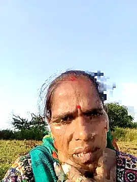 Snapshot of Hot-honi chatting on October 10, 11:31 am Hot-honi online show from October 10, 11:31 am