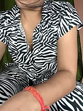 Hott Archana online show from November 27, 6:32 pm