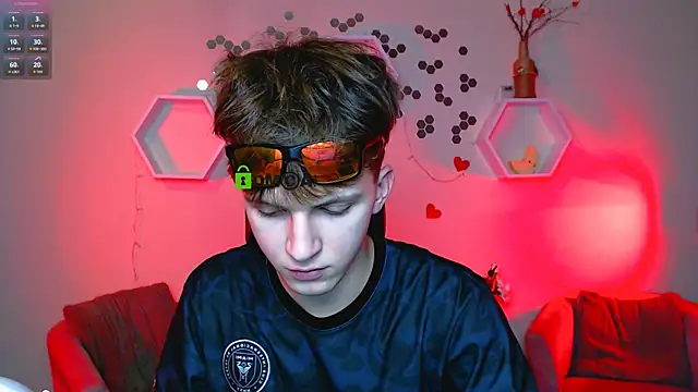 travis wolf  online show from October 15, 6:52 pm