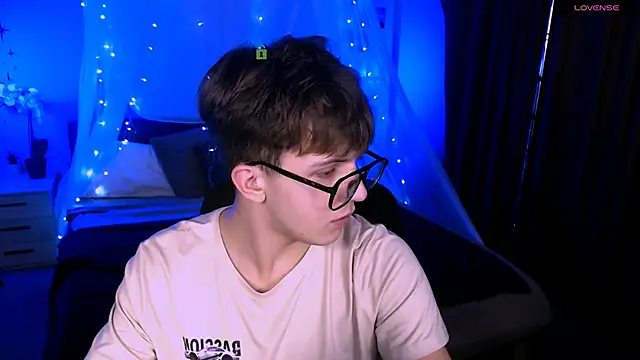 travis wolf  online show from November 24, 7:57 pm