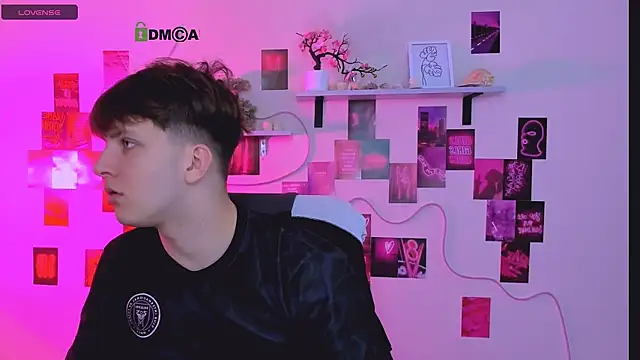 travis wolf  online show from April 15, 8:54 am