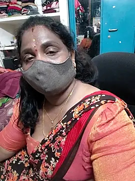 Snapshot of Tamil_Kavitha10 chatting on May 7, 9:42 pm Tamil Kavitha10 online show from May 7, 9:42 pm