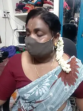 Snapshot of Tamil_Kavitha10 chatting on May 18, 5:52 pm Tamil Kavitha10 online show from May 18, 5:52 pm