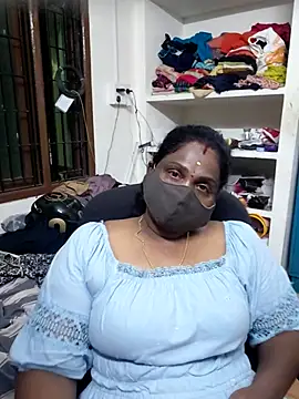 Snapshot of Tamil_Kavitha10 chatting on June 8, 8:53 pm Tamil Kavitha10 online show from June 8, 8:53 pm