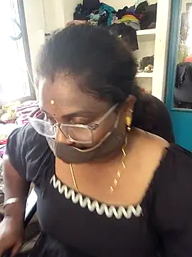 Snapshot of Tamil_Kavitha10 chatting on June 18, 6:46 am Tamil Kavitha10 online show from June 18, 6:46 am