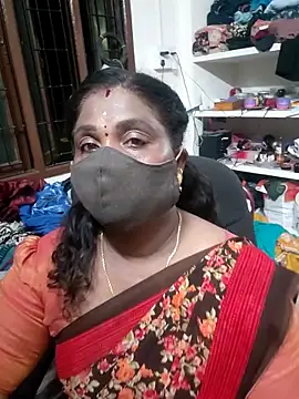 Snapshot of Tamil_Kavitha10 chatting on June 19, 5:28 pm Tamil Kavitha10 online show from June 19, 5:28 pm