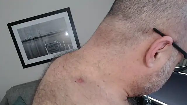 Snapshot of bullmusclejoe chatting on November 6, 12:22 am bullmusclejoe online show from November 6, 12:22 am