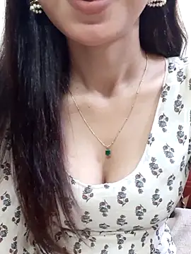 Snapshot of siya_rani67 chatting on June 13, 12:30 am siya rani67 online show from June 13, 12:30 am