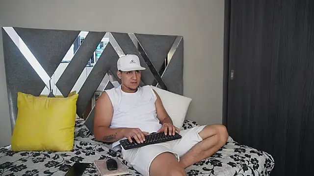 Snapshot of massimo_vidal_ chatting on September 25, 1:04 pm massimo vidal online show from September 25, 1:04 pm