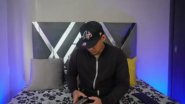 Snapshot of massimo_vidal_ chatting on September 29, 12:10 pm massimo vidal online show from September 29, 12:10 pm