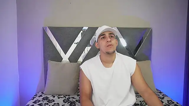 Snapshot of massimo_vidal_ chatting on October 1, 12:22 pm massimo vidal online show from October 1, 12:22 pm