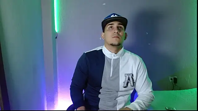 Snapshot of massimo_vidal_ chatting on November 30, 2:37 am massimo vidal online show from November 30, 2:37 am