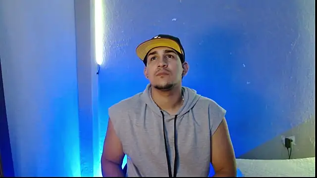 Snapshot of massimo_vidal_ chatting on December 4, 3:27 am massimo vidal online show from December 4, 3:27 am