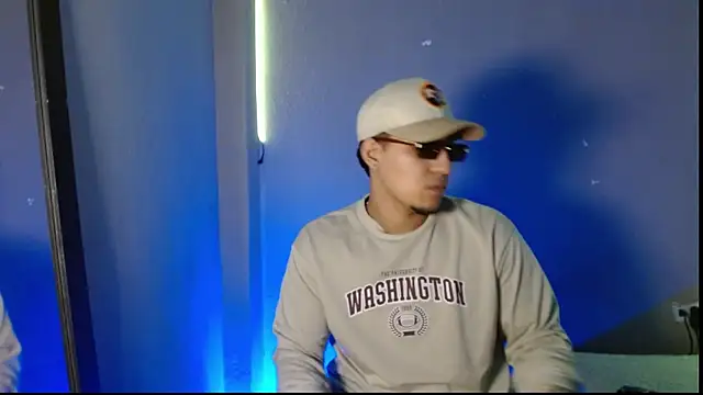 Snapshot of massimo_vidal_ chatting on December 5, 1:36 am massimo vidal online show from December 5, 1:36 am