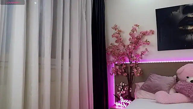 Snapshot of anexblondie chatting on December 15, 2:43 pm anexblondie online show from December 15, 2:43 pm